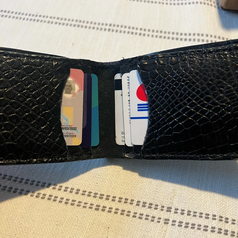 Men’s custom black alligator wallet